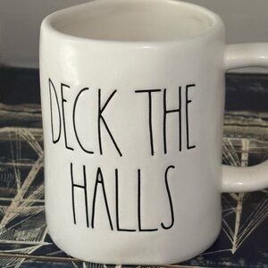 🎄🎄Rae Dunn “Deck The Halls” mug‎
